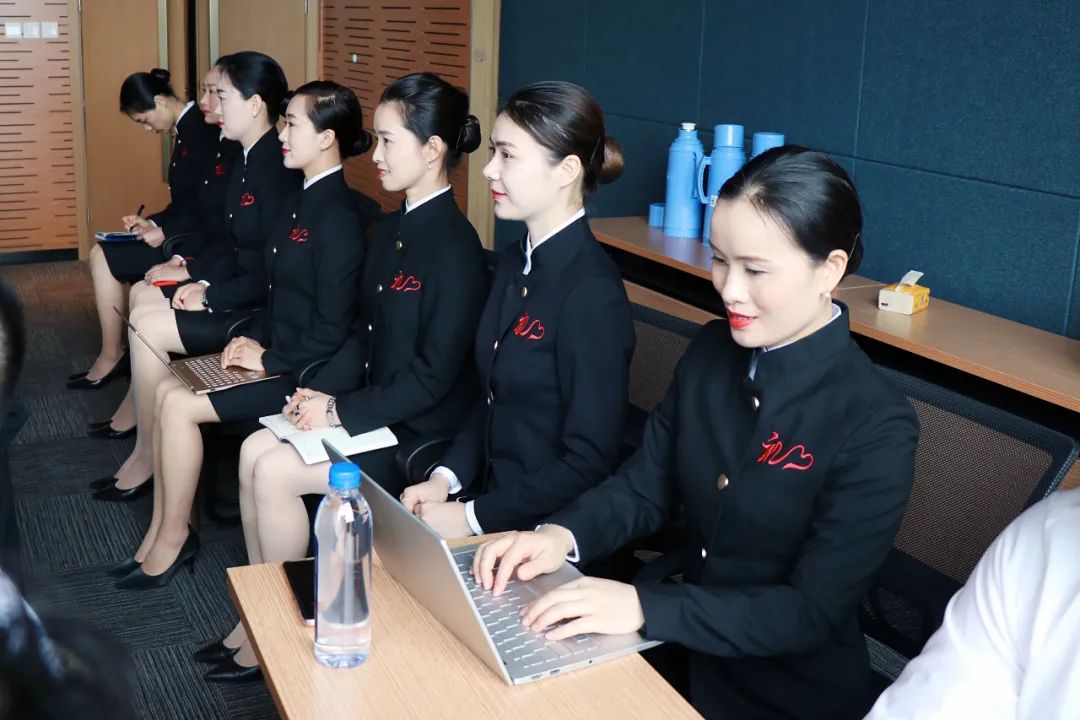 提升服務(wù)品質(zhì)，打造專業(yè)形象 谷田稻香攜手東方禮儀華平生團隊開展服務(wù)禮儀培訓(xùn)